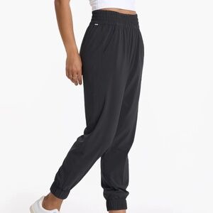 Vuori Women's Villa Jogger Black size XXS NWOT